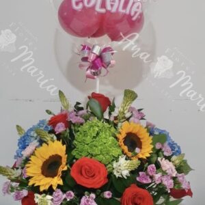Diseño floral surtido globo cumpleaños